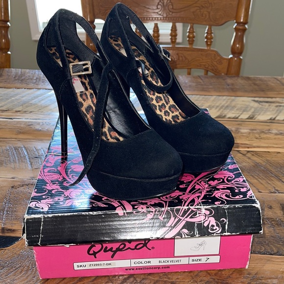 Qupid Shoes Qupid Black Velvet High High Heels Size 7 Poshmark